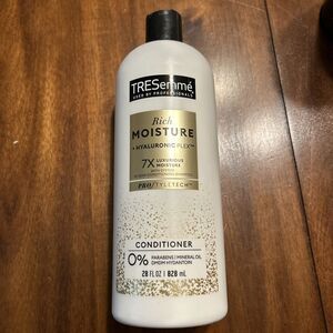 Tresemme Moisture Rich Luxurious Moisture Conditioner, 28 fl oz. New
